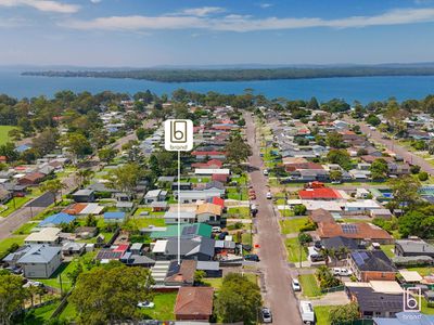 20 Campbell Parade, Mannering Park