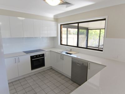 76 Elizabeth Parade, Forster