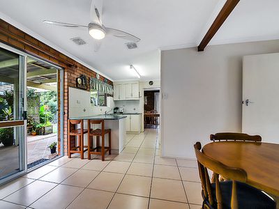 27 Sunstone Street, Manly West