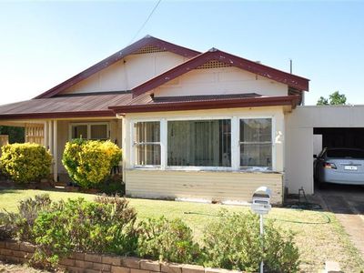2 Queen Street, Forbes