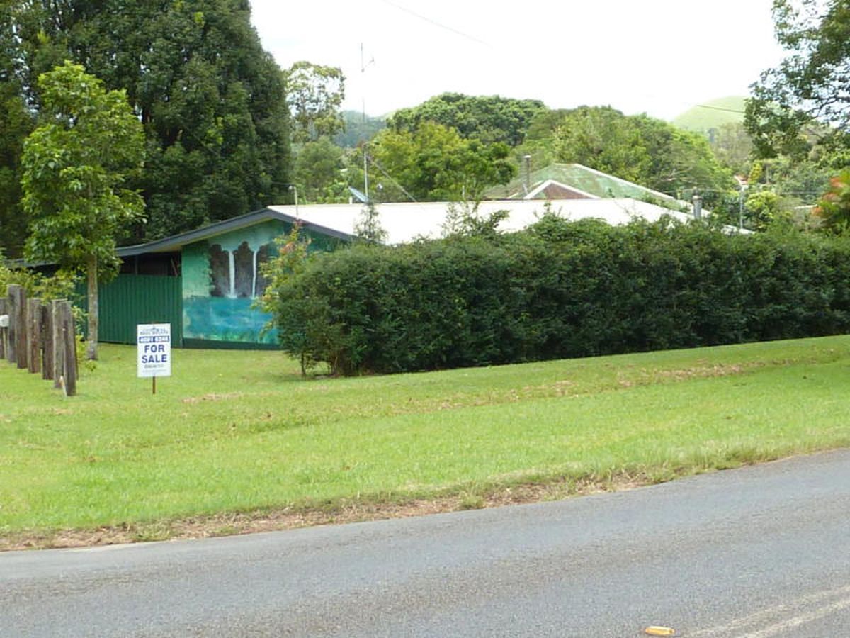 1 Gillies Hwy, Yungaburra
