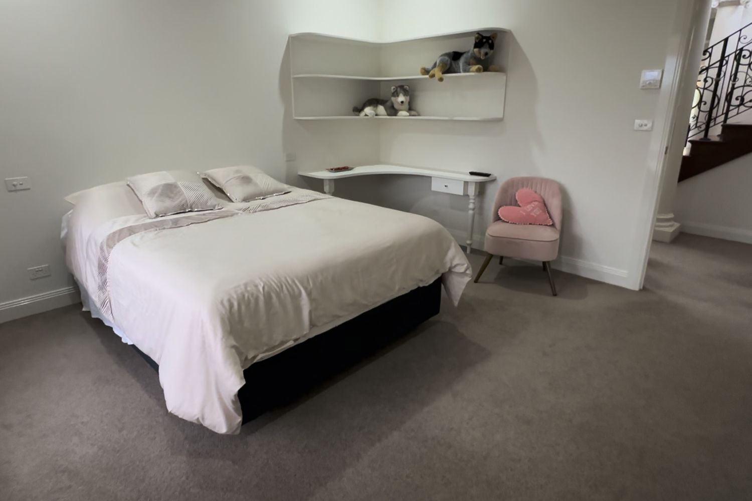 145 Barnes Boulevard, Horsham