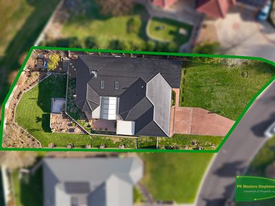 72 Cedar Drive, Llanarth