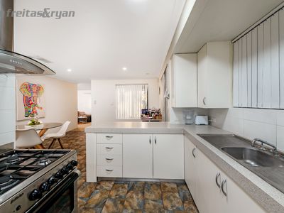 12 Tablo Court, South Lake