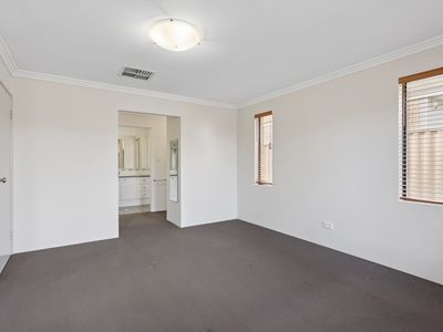 33 Januk Turn, South Guildford