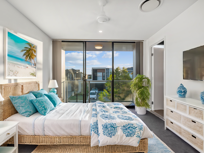 5103 Point Drive, Hope Island