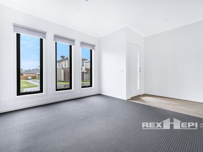 5 Manzanilla Way, Lynbrook