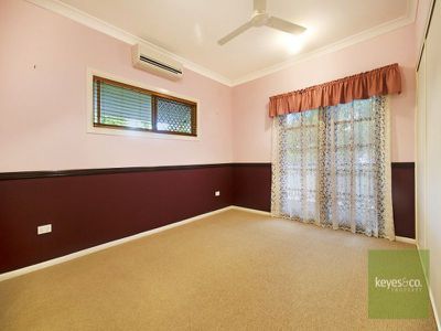 8 Blue Gum Place, Douglas