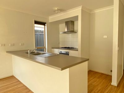 40 Firecrest Road, Manor Lakes