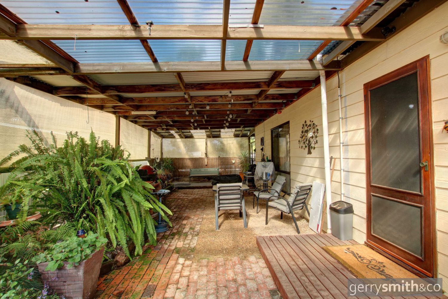 72 Williams Road, Horsham