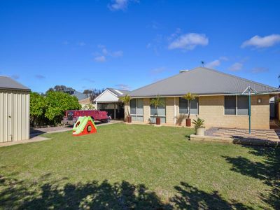 4 Buchanan Court, Somerville