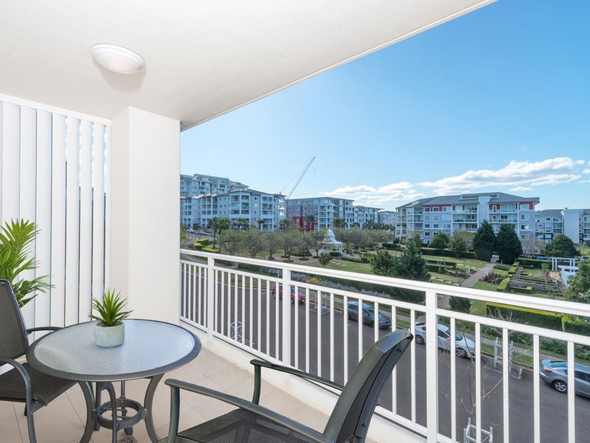 305 / 4 Rosewater Circuit, Breakfast Point