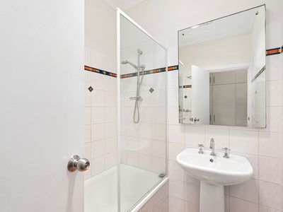 8 Grantley Avenue, Daw Park