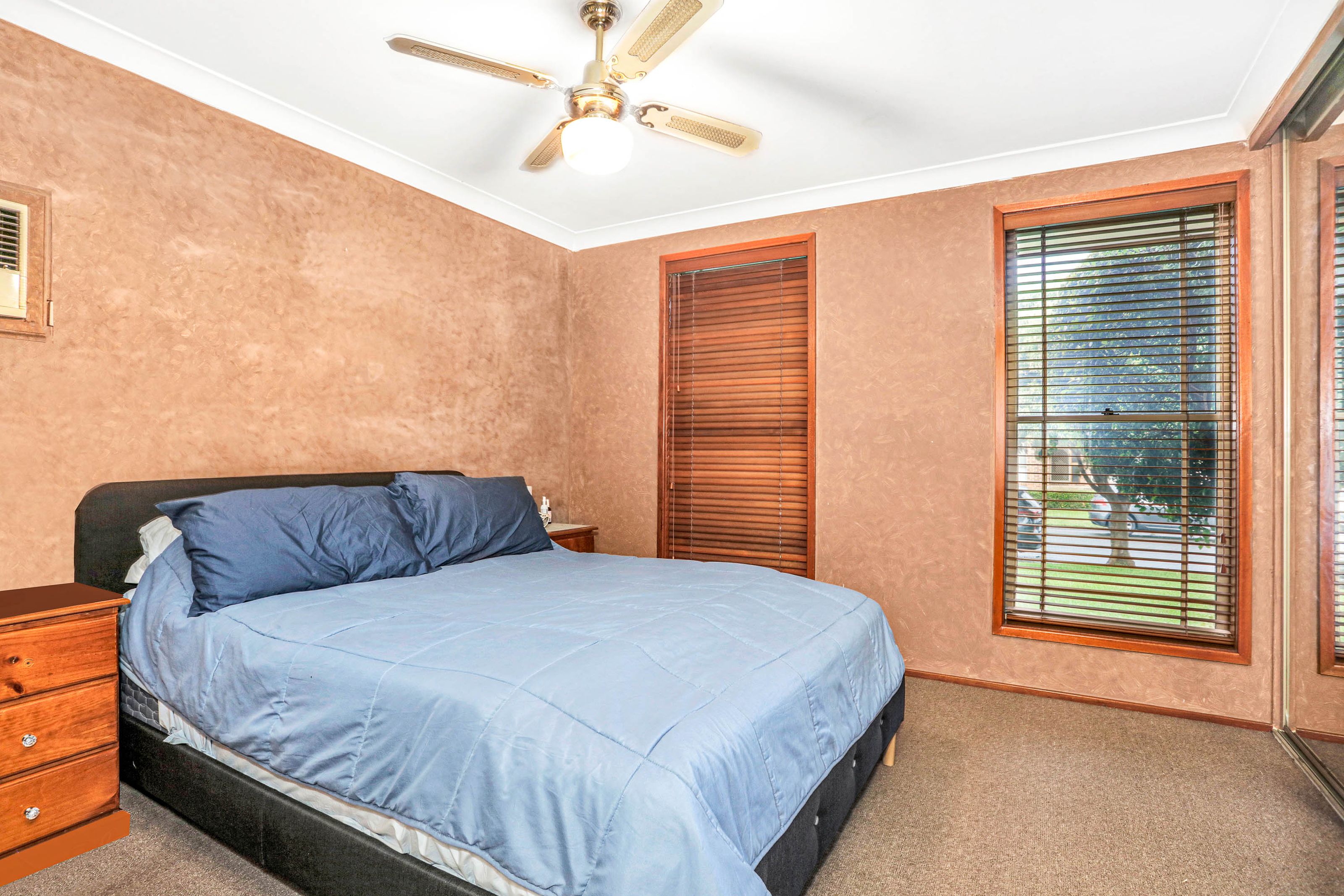 4 Henze Crescent, CLAREMONT MEADOWS