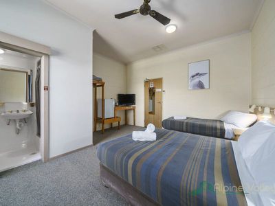 9 Allamar Court, Tawonga South