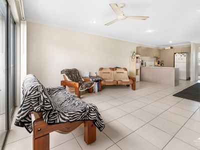 9 / 2 MARGARET STREET, Pimpama