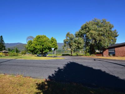 60 Lakeside Avenue , Mount Beauty