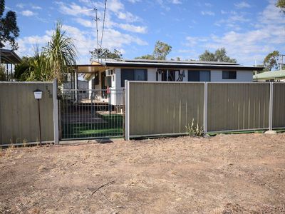 158 Wren Street, Longreach