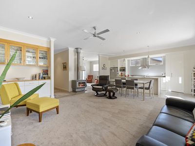 8 Lakeside Avenue, Mount Beauty