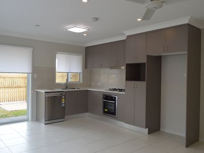 2/12 Claret Close, Condon