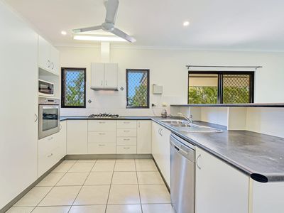 5 Nayler Court, Farrar