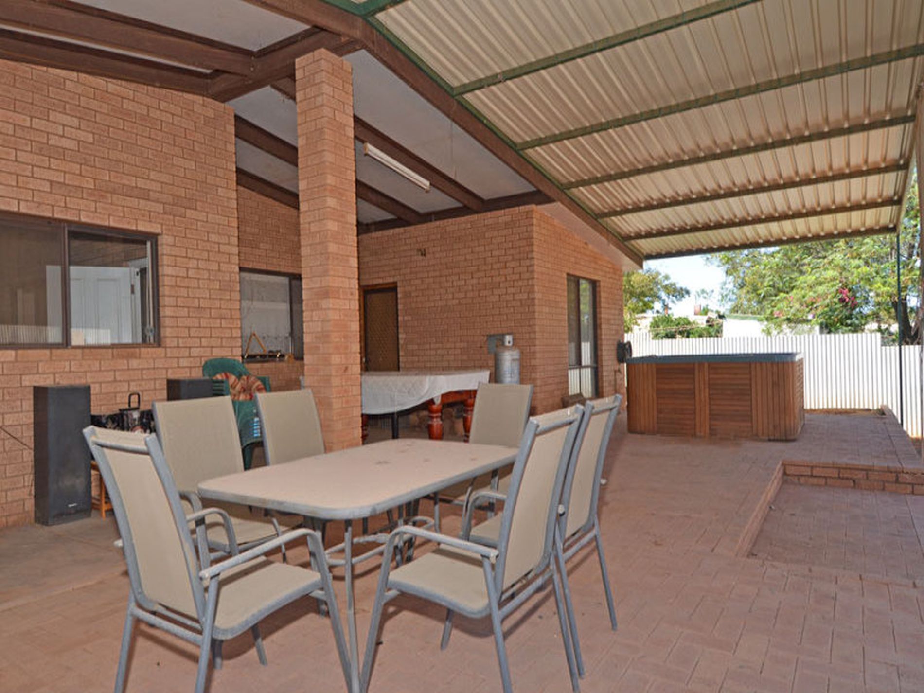 80 Federal Road, Boulder