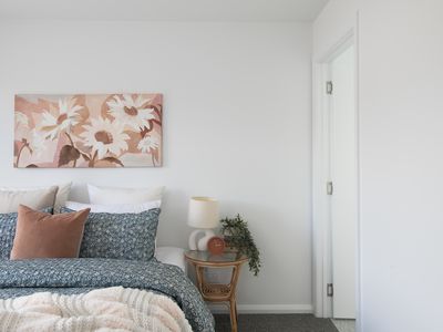 2 Leeman Court, Riverside