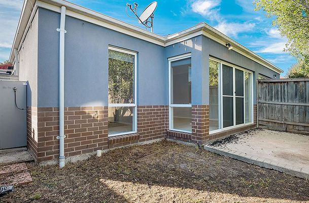 28 Lakeside Drive, Roxburgh Park