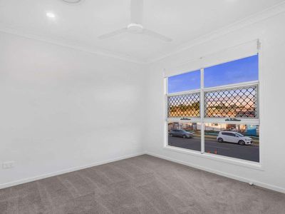 10 / 15 Waratah Way, Morayfield