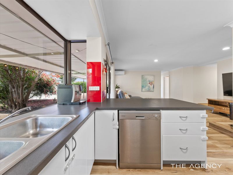 2 Little Rush Close, South Lake