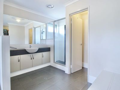 2 Tide Way , Singleton