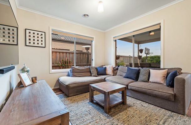 13 Scarlet Drive, Greenvale