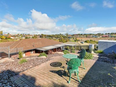 61 Quailo Avenue, Hallett Cove