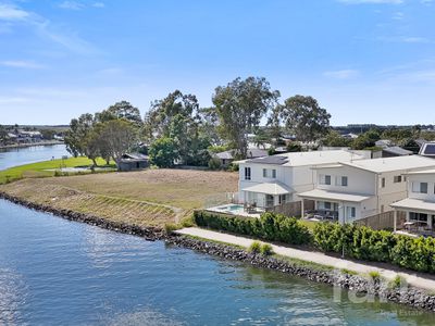 1 Lyra Avenue, Hope Island
