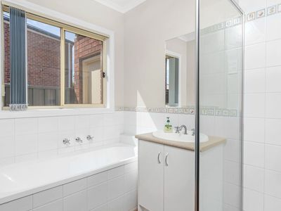 5 French Crescent, Caroline Springs