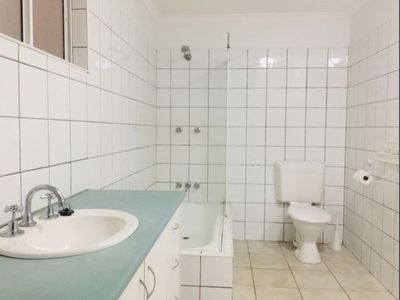 2 / 11 Chong Wee Avenue, Woolner