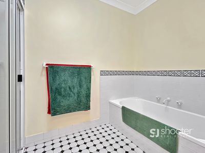 2B Gasnier Place, Dubbo