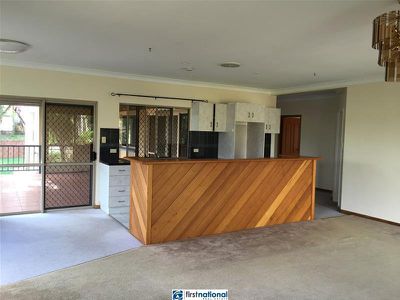 2 Paula Close, Atherton