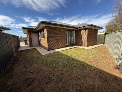 2 / 4 Capello Close, Griffith