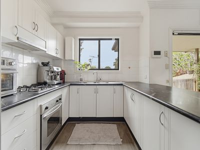 2 / 28-32 Cross St, Guildford