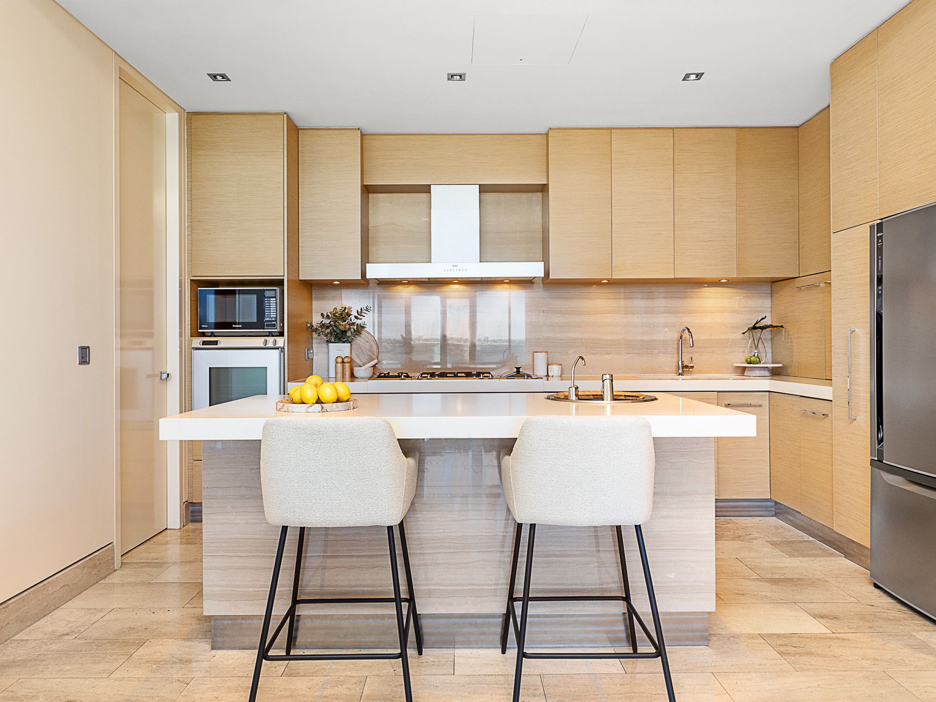 1 / 8 Mounts Bay Road, Crawley