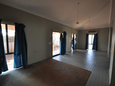 1 / 6 Nardoo Loop, Newman