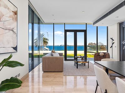 1 / 8 Mounts Bay Road, Crawley