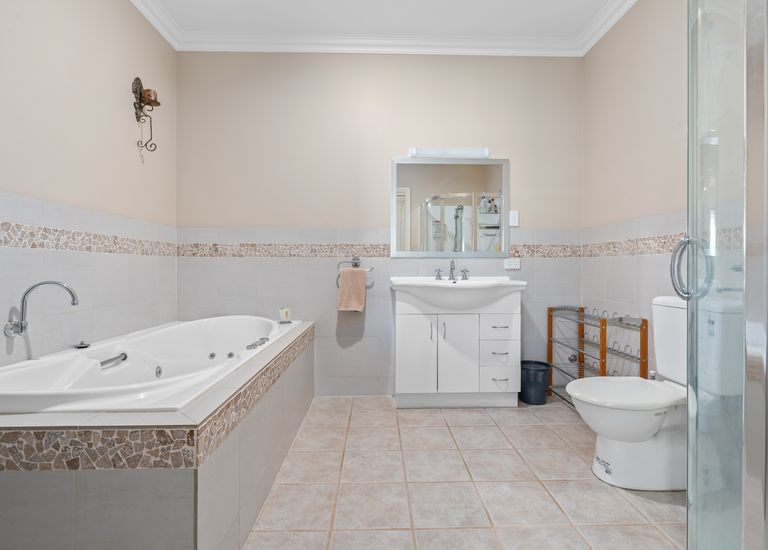 231 Golf Course Road, Heywood