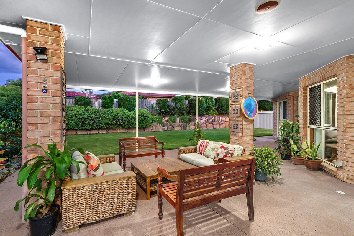 24 Aquarius Place, Bridgeman Downs