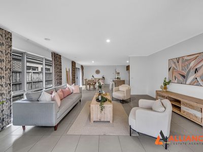 81 Charlbury Crescent, Cranbourne North