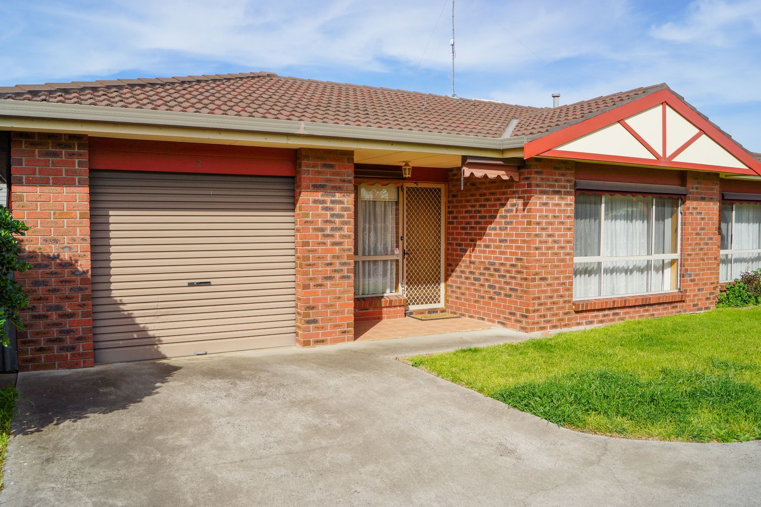 2 / 32 Henry Street, Horsham