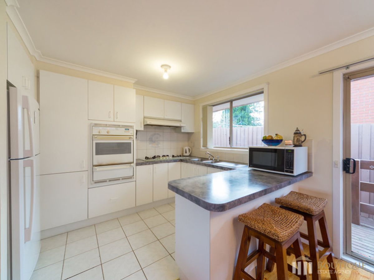 2 / 11 LAMBERT COURT, Endeavour Hills