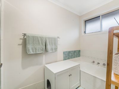 6 Moore Place, Currans Hill