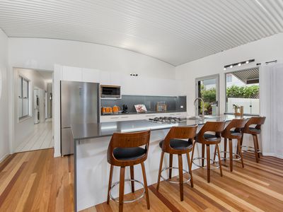 702 Casuarina Way, Casuarina